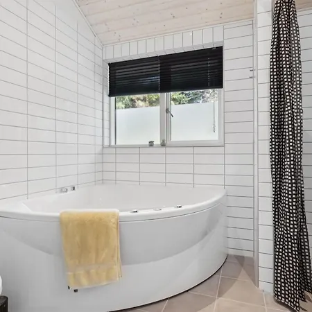 Elin - 200m From The Sea By Interhome *