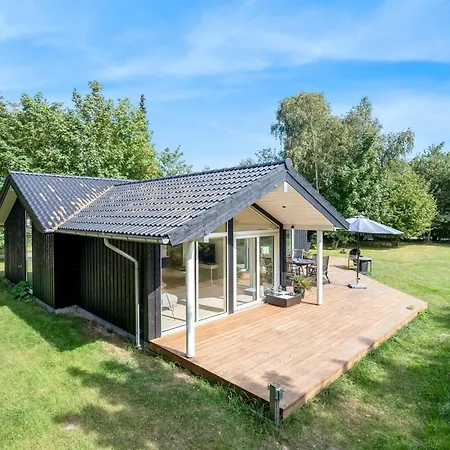 Elin - 200m From The Sea By Interhome
