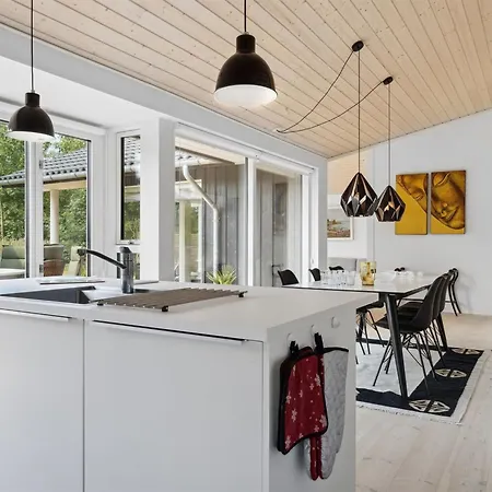 Elin - 200m From The Sea By Interhome